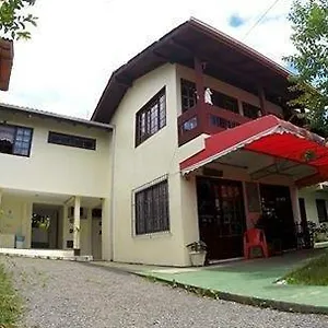 Medina Surf House Hotel